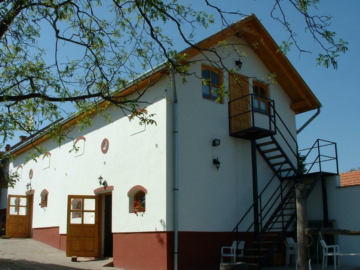 Nyerges Lovasudvar Cserepfalu Екстер'єр фото